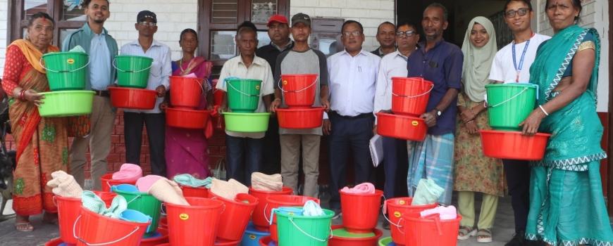 कचनकवलमा कुष्ठरोग र हात्तीपाइलेका बिरामीलाई स्वयम् हेरचाह सामग्री वितरण