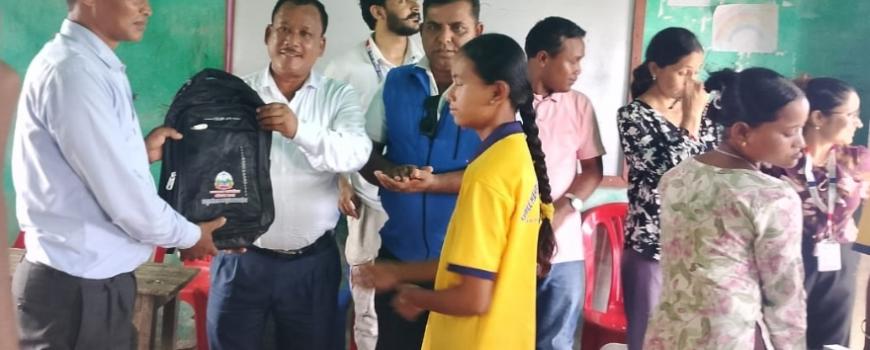 कचनकवलमा अपांगता भएका विद्यार्थीलाई छात्रवृत्ति सामाग्री वितरण