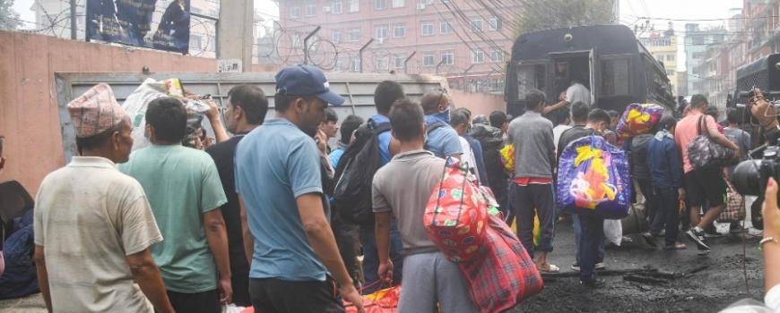 “जेन-जी आन्दोलनमा ५ हजारभन्दा बढी कैदी अझै फरार, विदेशी समेत कालोसूचीमा” “जेन-जी आन्दोलनमा ५ हजारभन्दा बढी कैदी अझै फरार, विदेशी समेत कालोसूचीमा”