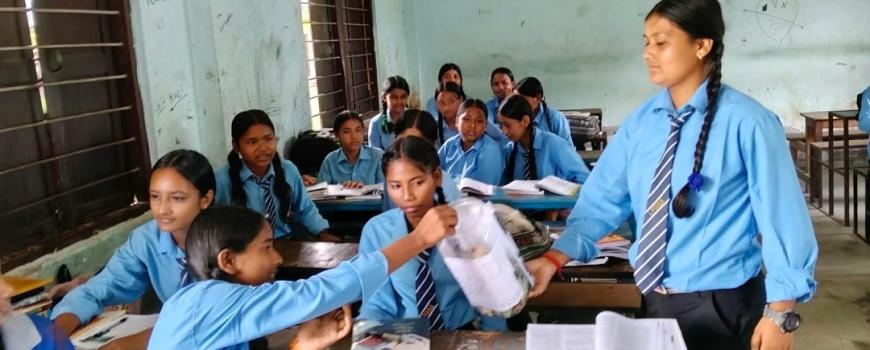 लप्रदे माविका विद्यार्थीहरुले आफ्नो खाजा खर्च कटाएर रसुवाका बाढीपीडितलाई रु. ५,०१०